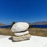 شقة Avra