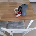شقة Avra