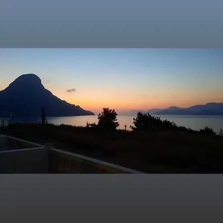 Апартаменты Avra *