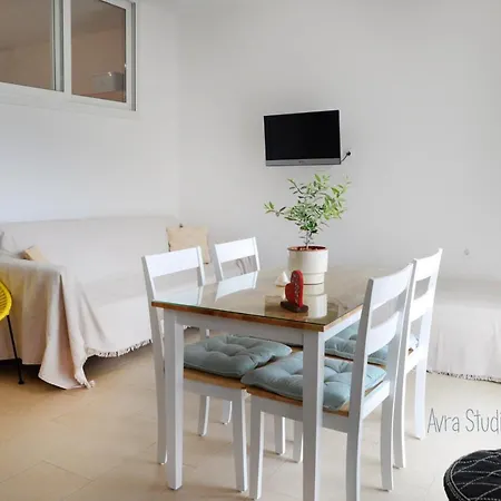 Apartment Avra *